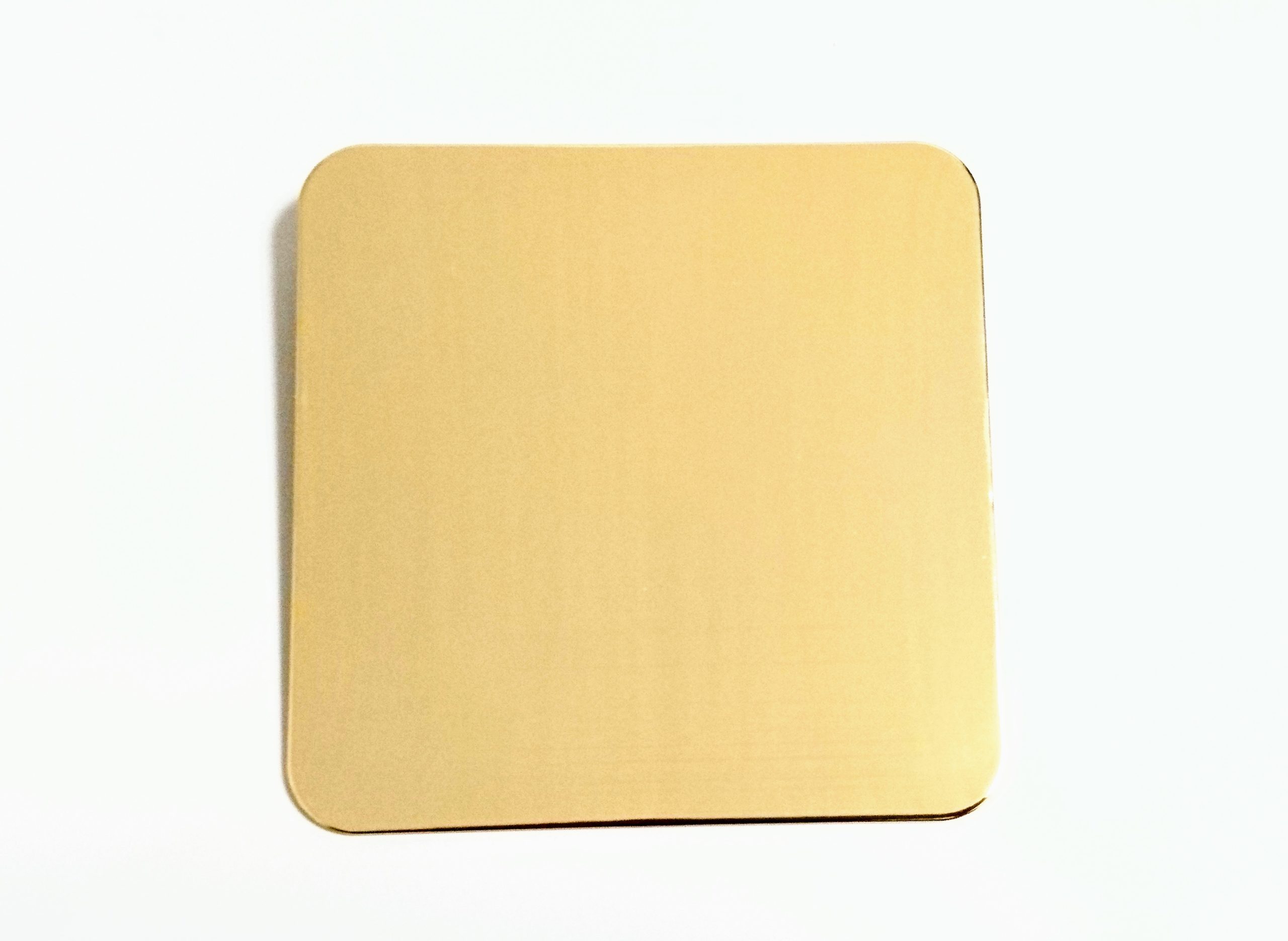 レーザー刻印前のステンレス製ゴールドコースター