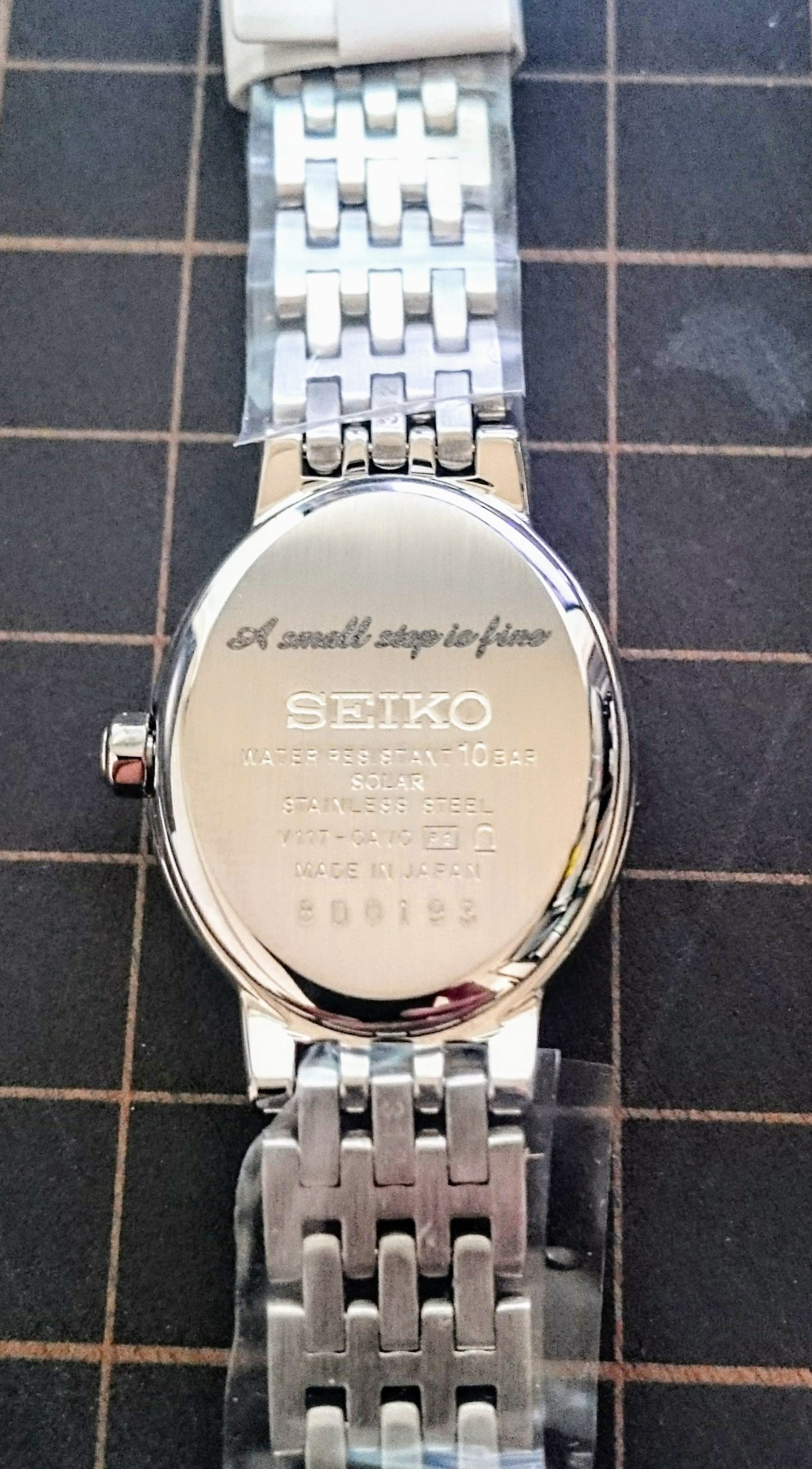SEIKO製 レディースウォッチへ記念メッセージをレーザー刻印