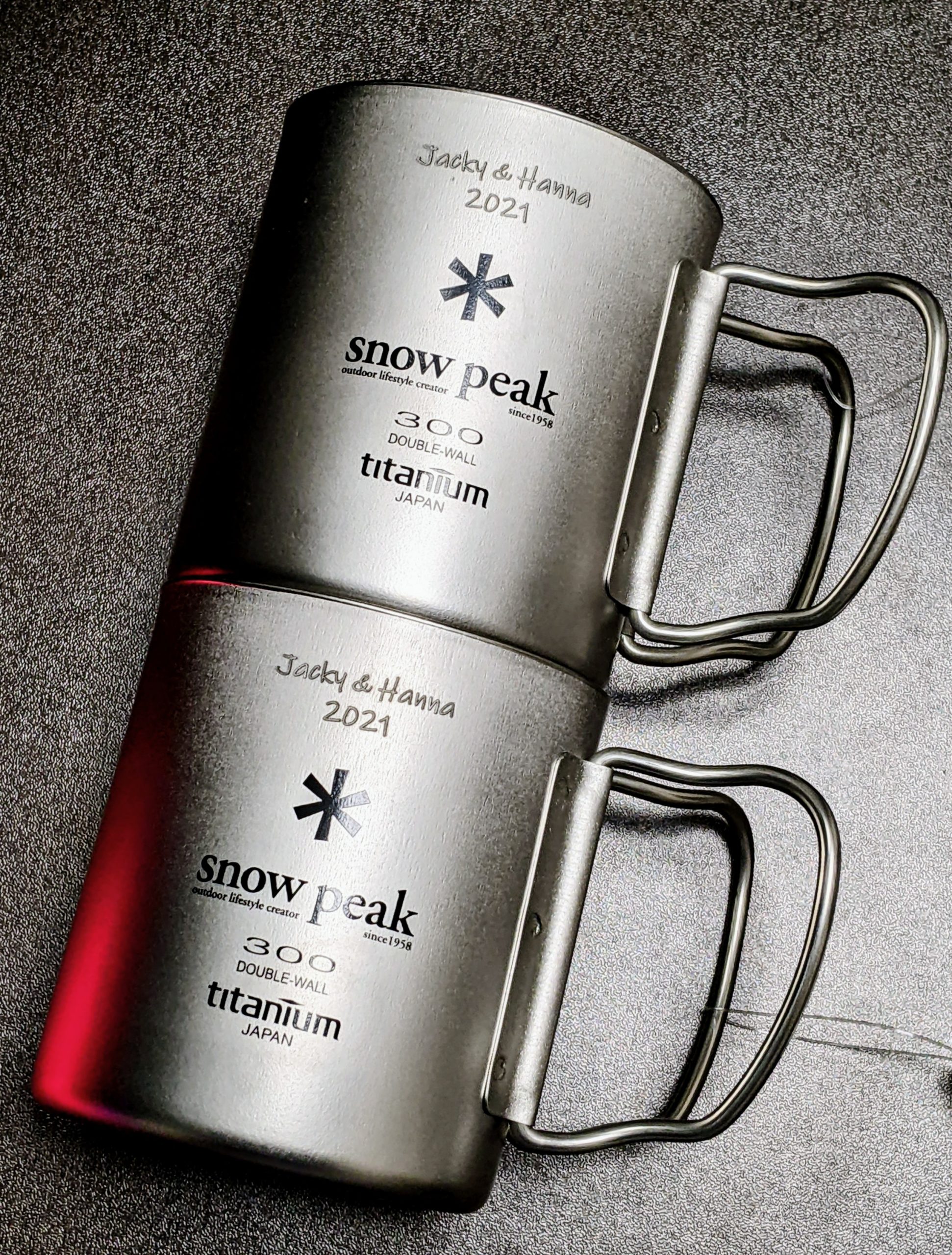 仕上がり　snowpeak製ペアマグカップへ記念メッセージをレーザー彫刻　2023年12月8日