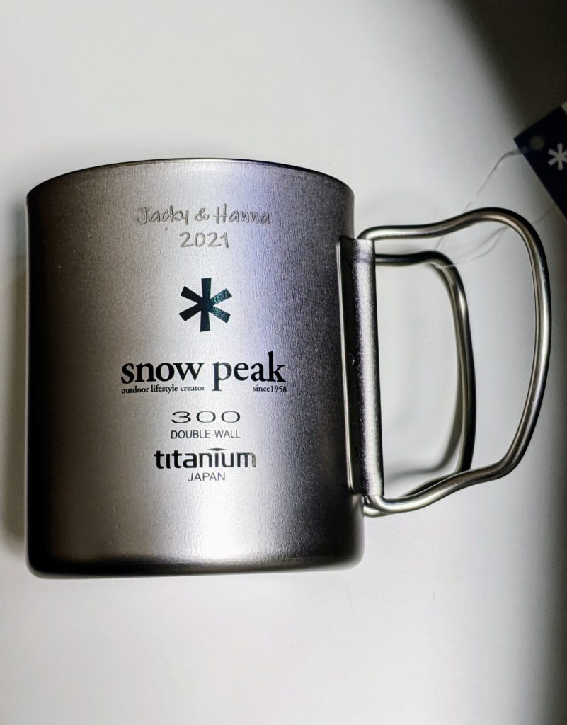 snowpeak製ペアマグカップへ記念メッセージをレーザー彫刻　2023年12月8日