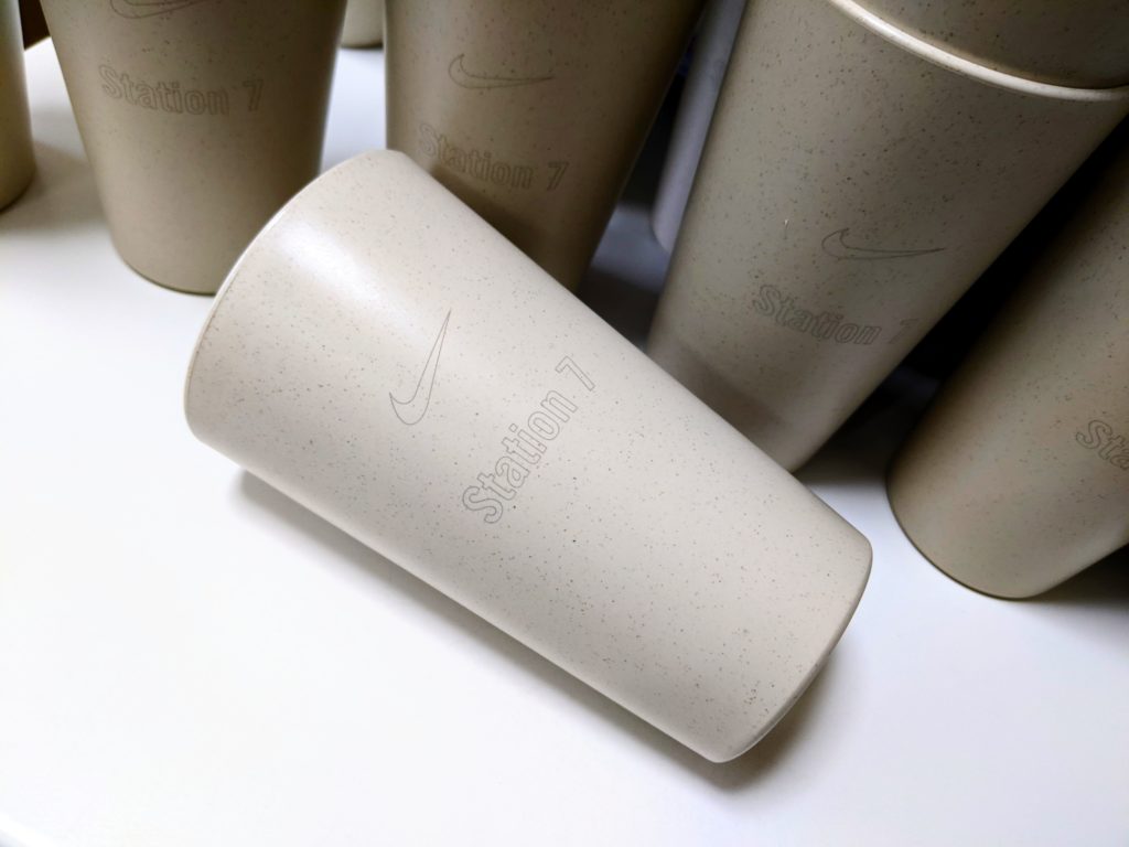 ナイキジャパン様イベンロゴを再生素材樹脂製タンブラーへレーザー刻印　2024年4月8日