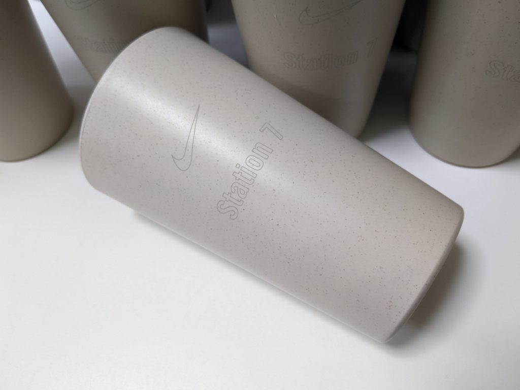 仕上がり　ナイキジャパン様イベンロゴを再生素材樹脂製タンブラーへレーザー刻印　2024年4月8日