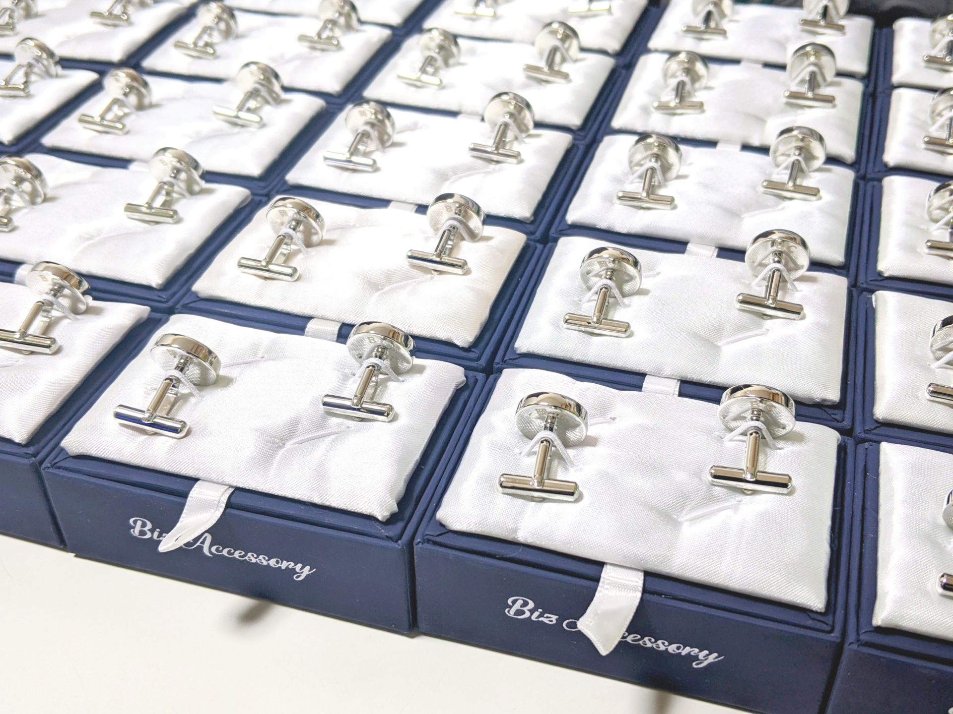 タイトルをレーザーマーキングした 青年会議所会員様用のカフリンクスのご製作 2025年12月30日