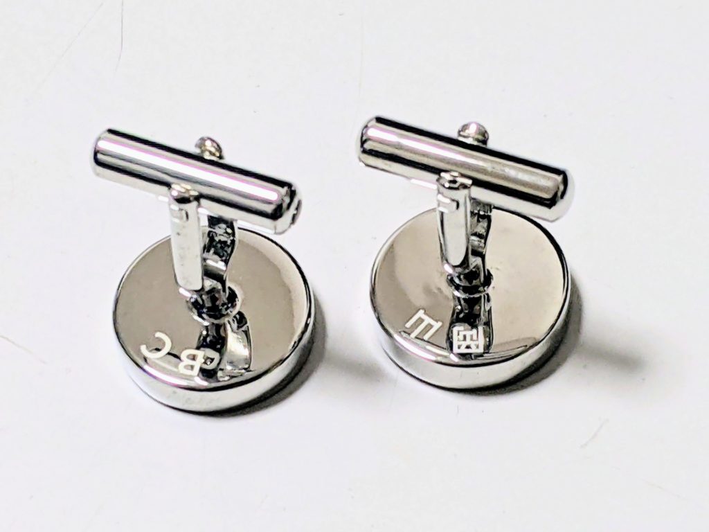 タイトルをレーザーマーキングした 青年会議所会員様用のカフリンクスのご製作 2025年12月30日