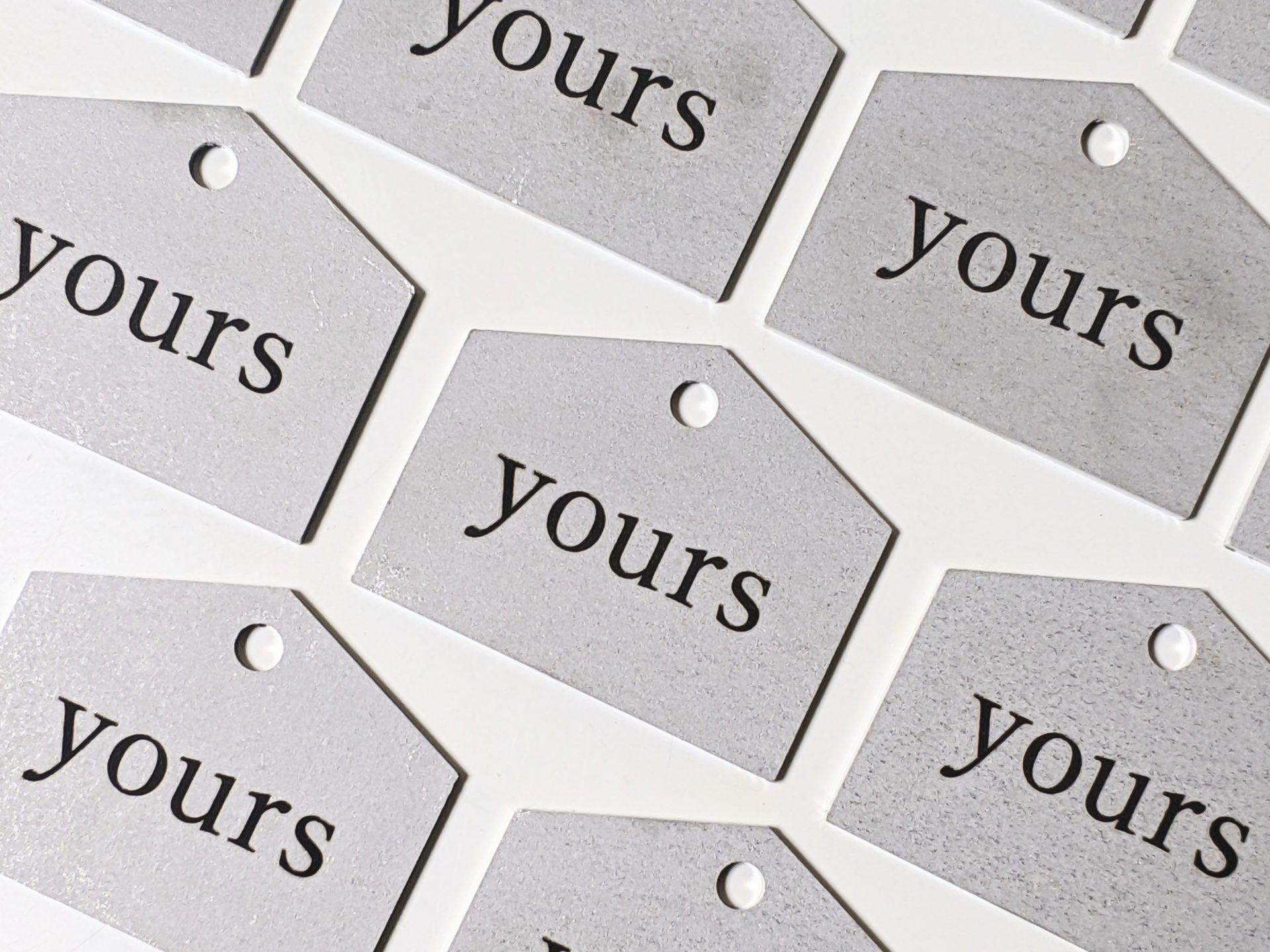 メッセージをレーザー彫刻した ステンレス製キーホルダータグのご製作　2026年1月10日