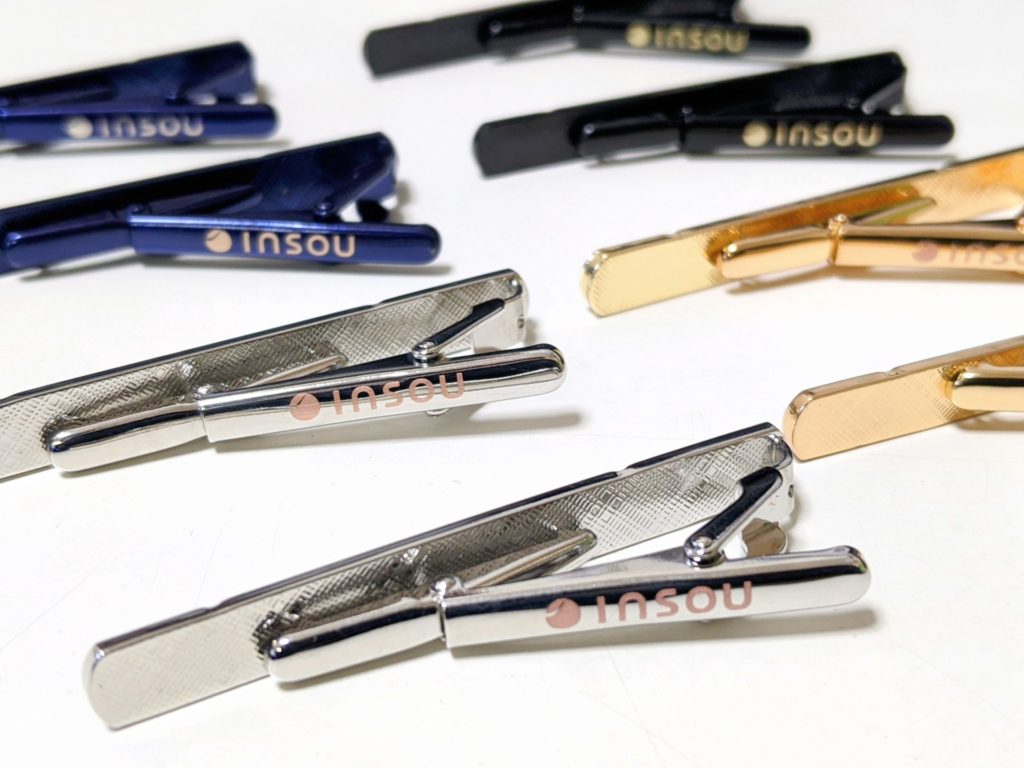 ブランドロゴをレーザーマーキングした各種ネクタイピンのご製作 2026年1月31日