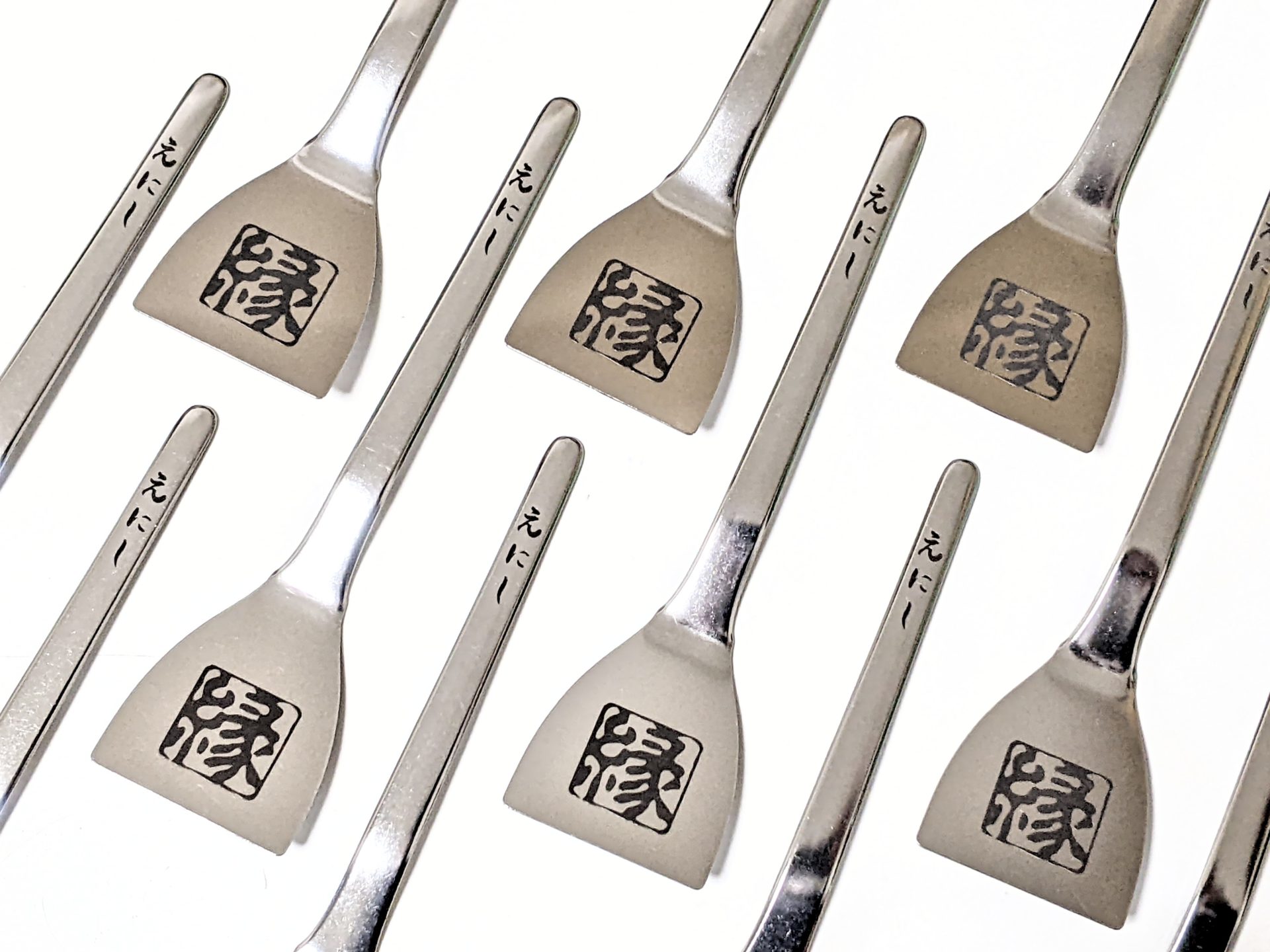 ロゴデザインを2ヶ所にレーザーマーキングした もんじゃ焼きヘラのご製作 2026年2月28日