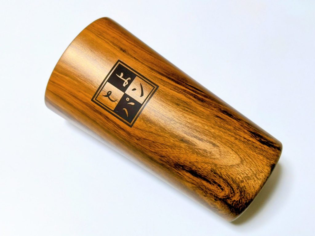 お店のロゴをレーザーマーキングした ウッド調ステンレスタンブラーのご製作　2026年3月30日